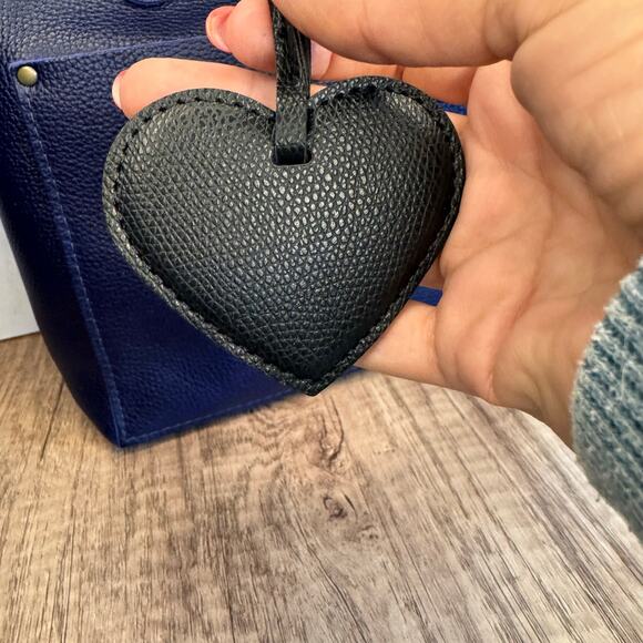 Black Heart Purse Charm Bag Charm Flair Gift for Her Spread Love NEW FAST - Picture 3 of 3